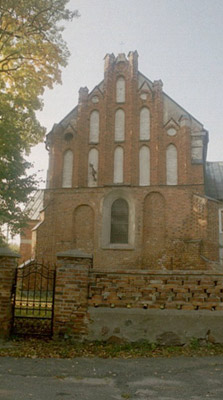 Rückseite der Kirche mit Teil des früheren Klosters